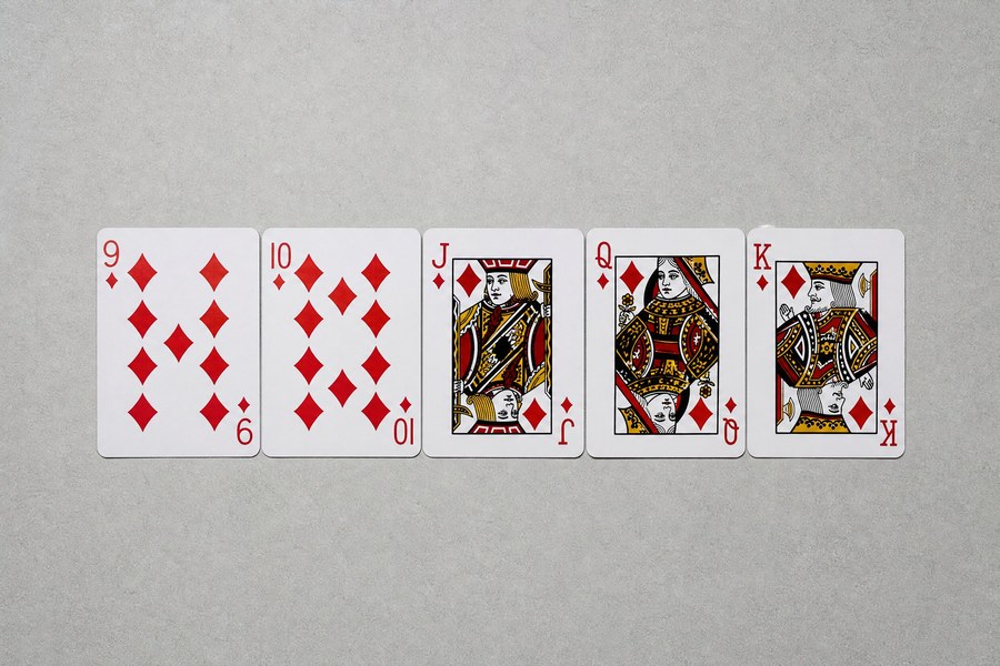9、10、J、Q、K 由小到大一字排开,对应牌力逐级递增
